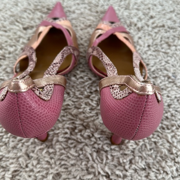 Multicolored, mauve gold peach snake print, pointed toe, lower heel pumps - Picture 7 of 14
